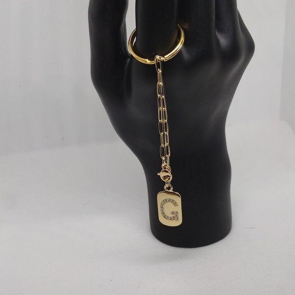 None Other - Elegant Gold Keychain with Stylish ‘G’ Pendant – Perfect Gift